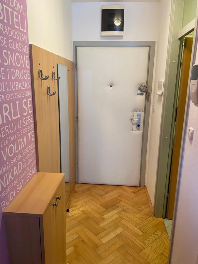 Appartement Self Check-In Studio With Wi-Fi And Parking Place à Zagreb Extérieur photo